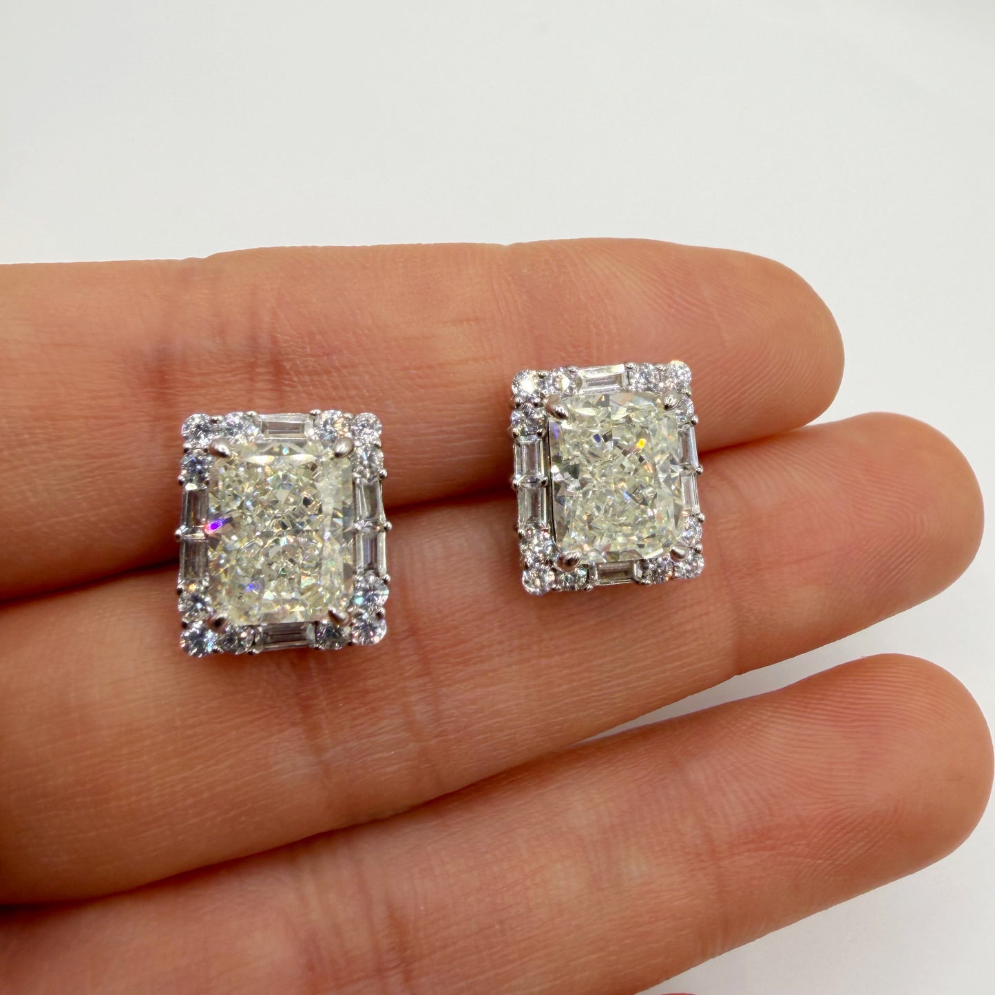 Aretes Rectangulares en Plata Esterlina 925 Rodinada con Moissanitas