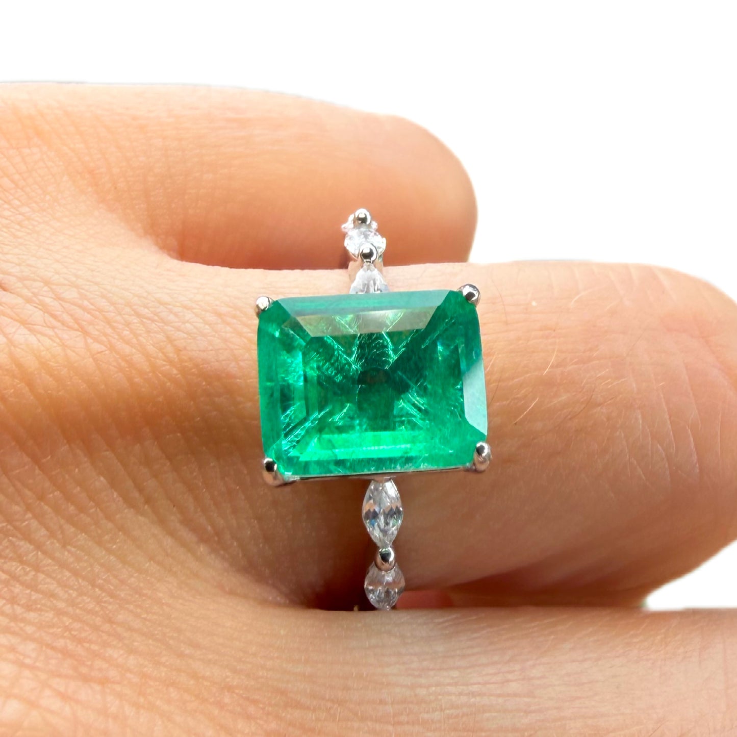 Anillo Esmerlada de laboratorio rectangular Plata esterlina 925 Rodinada con Circones