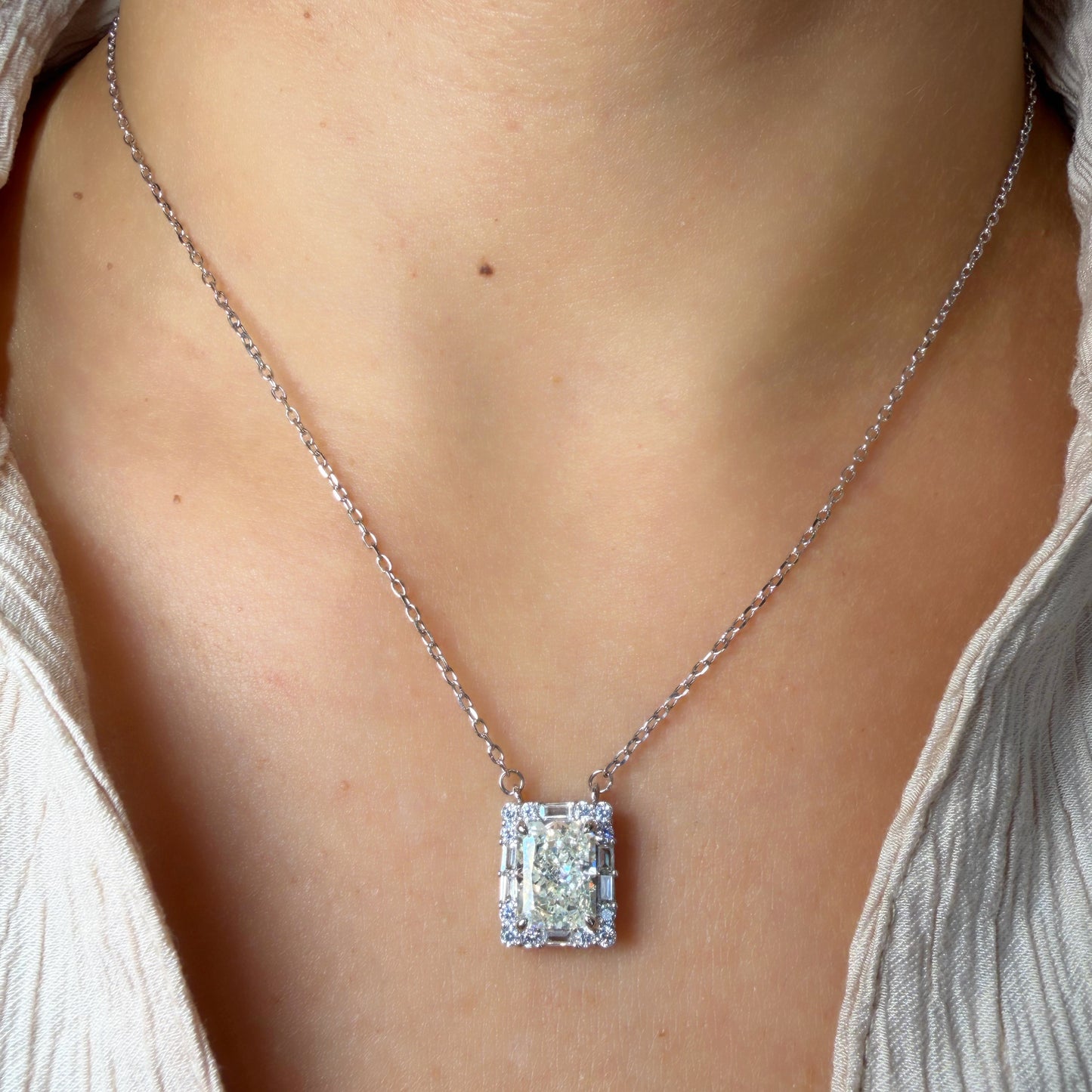 Cadena Punto de Luz Rectangular en Plata 925 Rodinada con Moissanita de Laboratorio