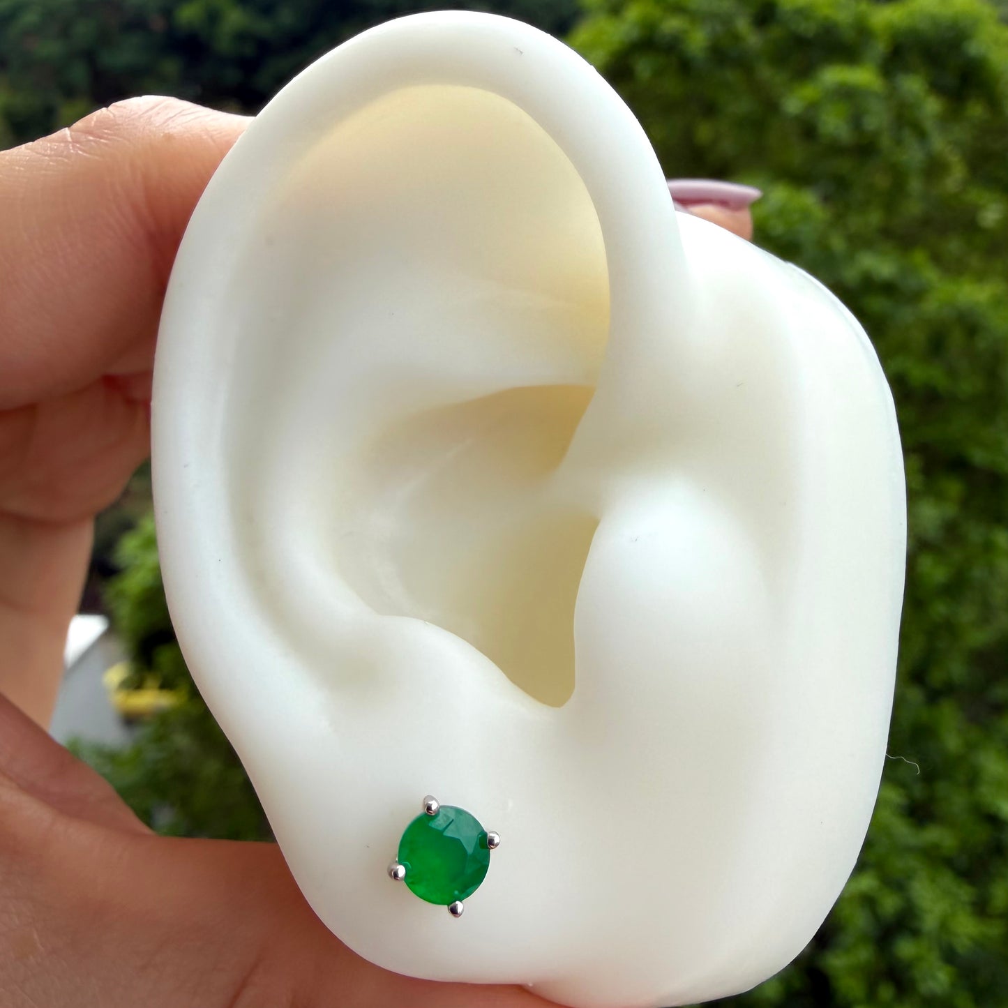 Arete Redondo Esmeralda de Laboratorio Pequeño Plata 925 Rodinada