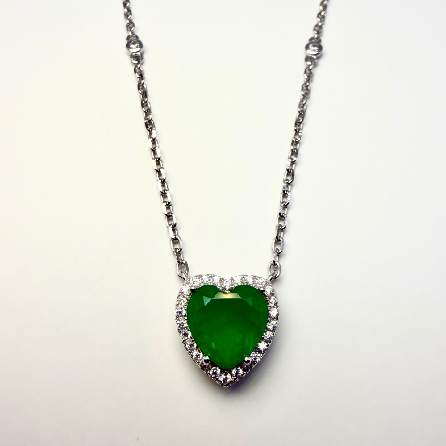 Cadena Esmeralda de laboratorio Corazón Plata Esterlina 925 Rodinada Bisel Circones