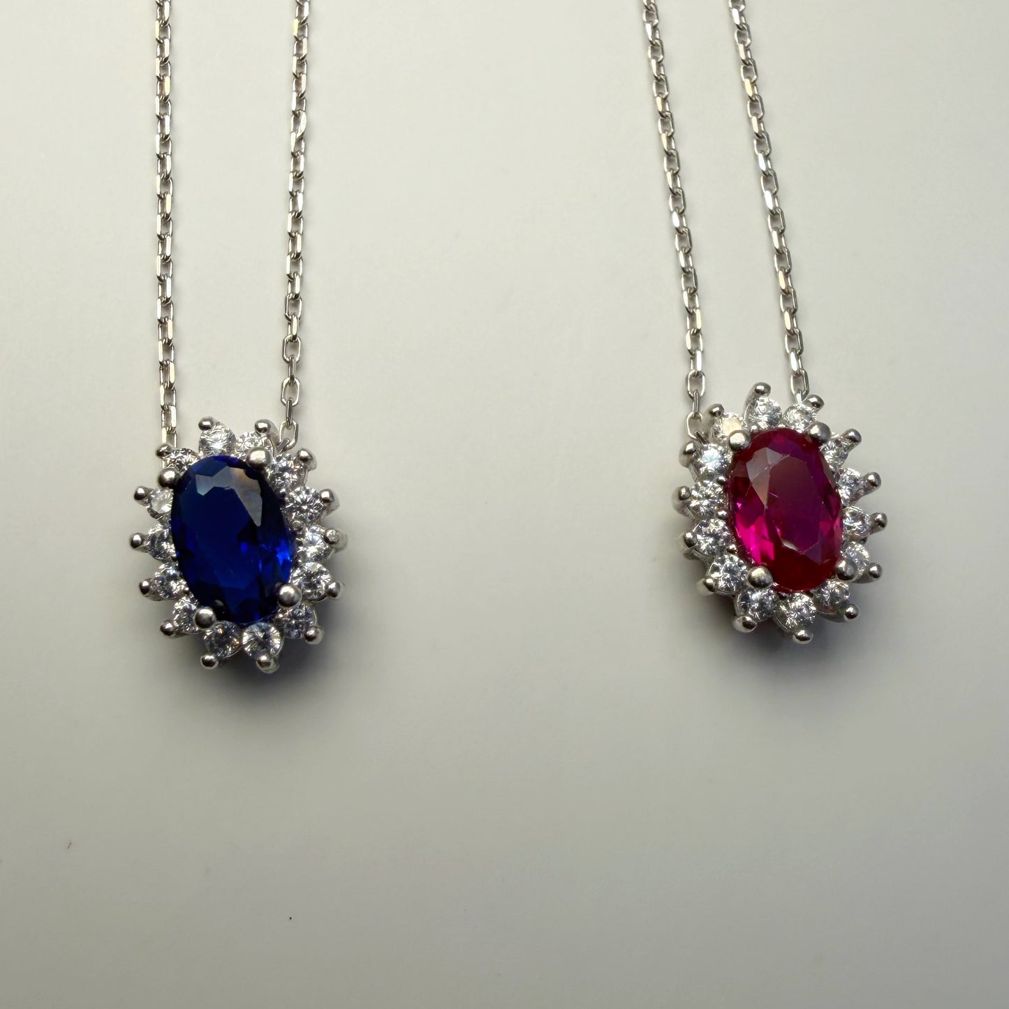 Cadena Lady Di en Plata Esterlina 925 Rodiada con Circones, Zafiro y Rubí