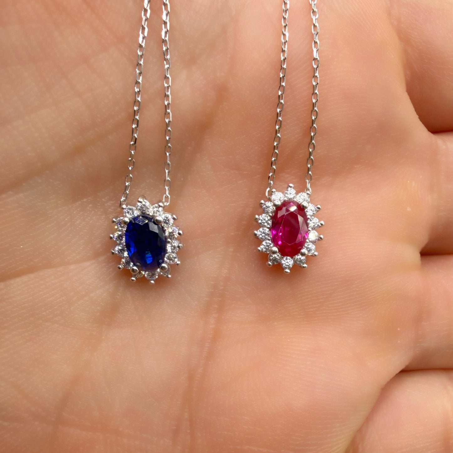 Cadena Lady Di en Plata Esterlina 925 Rodiada con Circones, Zafiro y Rubí
